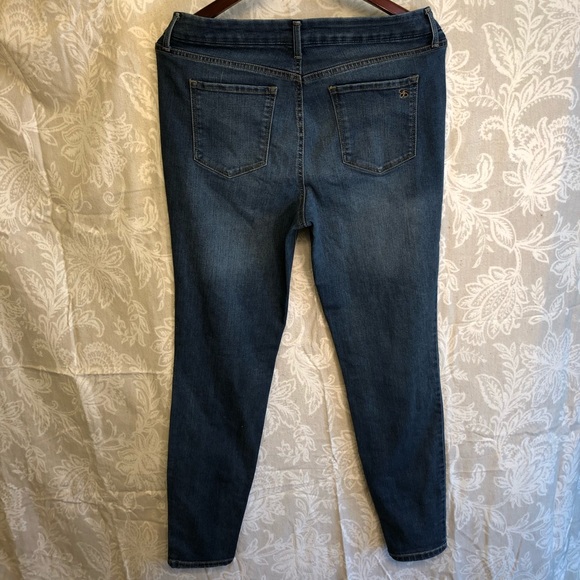 Jessica Simpson High Rise Skinny Jeans - Picture 4 of 5